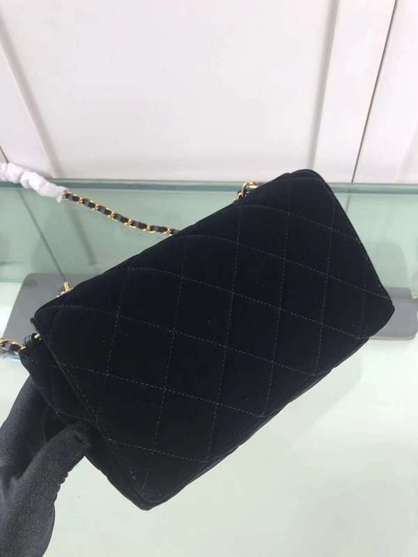 Zivas Charm Understated Luxury Fashion Handbag (Designer-Inspired Craftsmanship) – Detail View