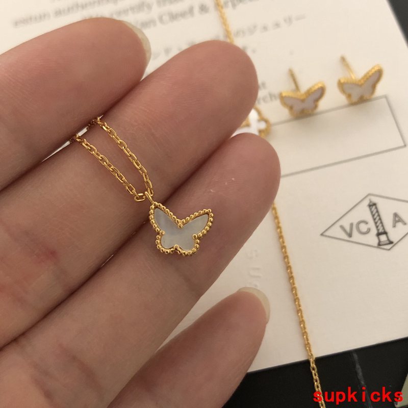 Full view of Van Cleef & Arpels unisex jewelry piece