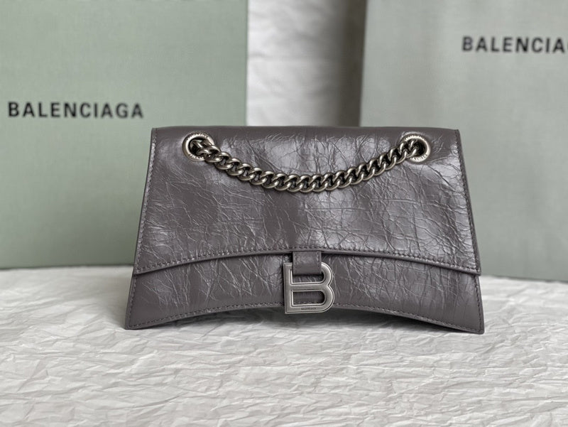 Zivas Charm Understated Luxury Statement Handbag (Versatile Style Statement) – Angled View
