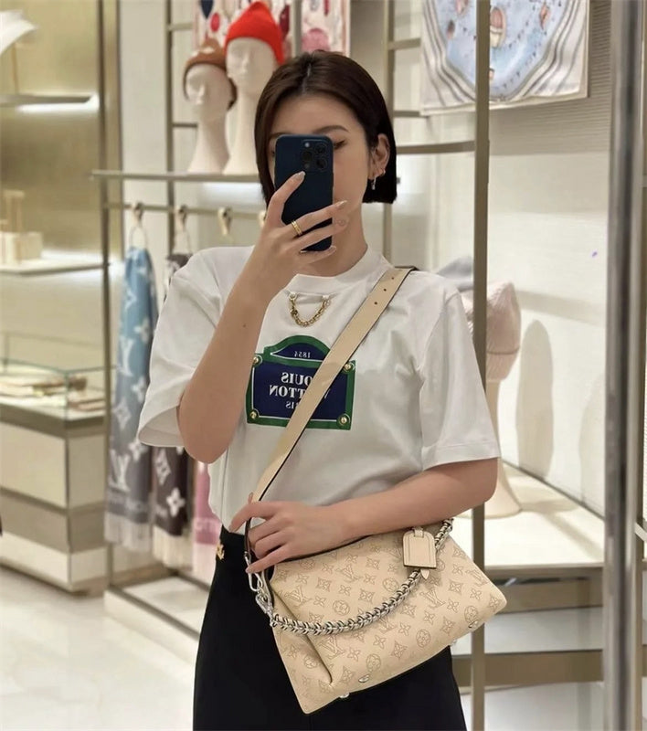 structured bag interior and compartment view 27