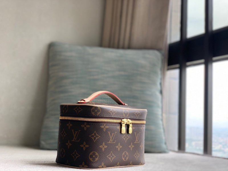  smart top-handle bag detail view showing craftsmanship