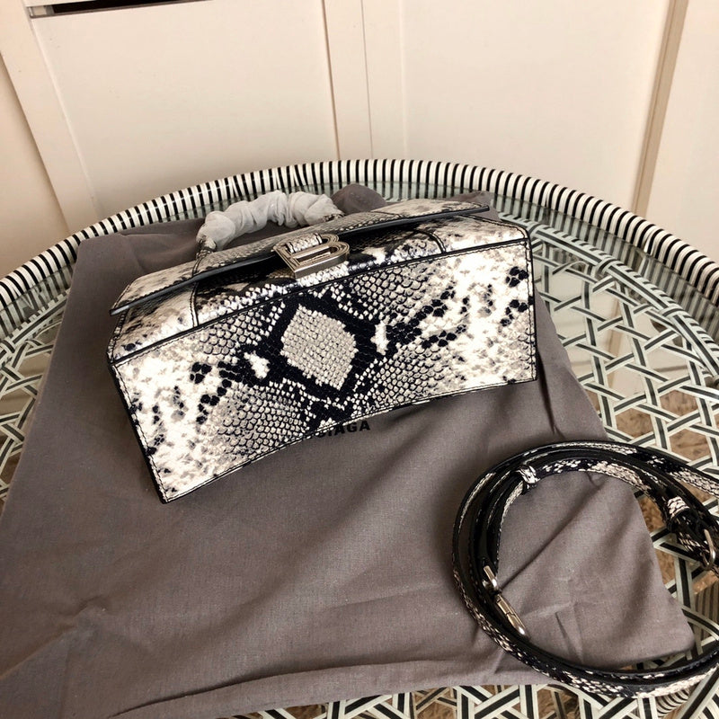 Back view of everyday-luxe chic women's handbag – women's luxury handbag