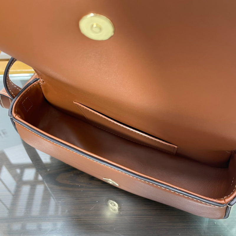 Interior view of refined classic women's handbag – women's everyday handbag