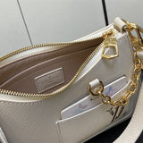  chic everyday bag detail view showing craftsmanship 8