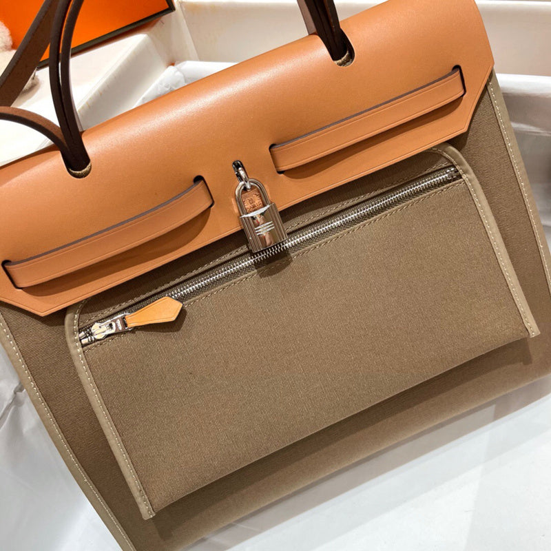 Effortless handbag styled for everyday wear