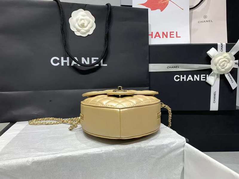 Zivas Charm Chic Craftsmanship Luxury Handbag (Modern Wardrobe Staple) – Detail View