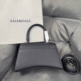 Zivas Charm Polished Finish Statement Handbag (Polished Everyday Piece) – Close-Up Detail