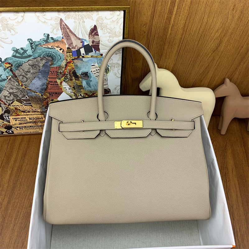  elegant everyday bag styled with outfit 24