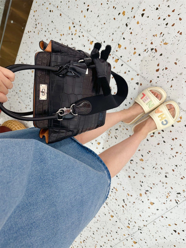  Refined handbag carried on shoulder