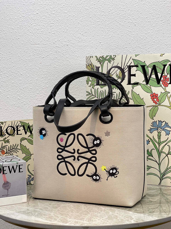 Ziva's Charm handbag – interior view (29cm*25cm*14cm)