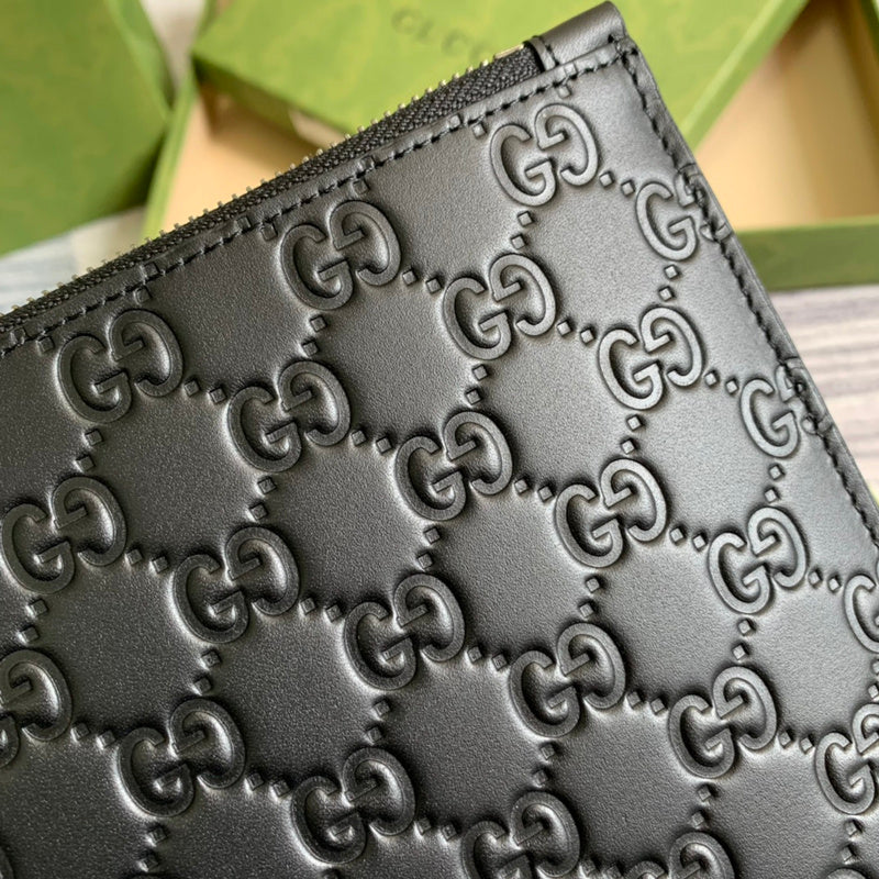Styled lifestyle shot of structured modern women's handbag – women's luxury accessory