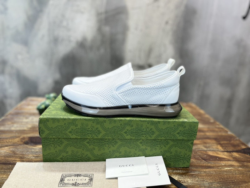 Gucci classic monochrome luxury sneakers view 10 heritage-inspired look