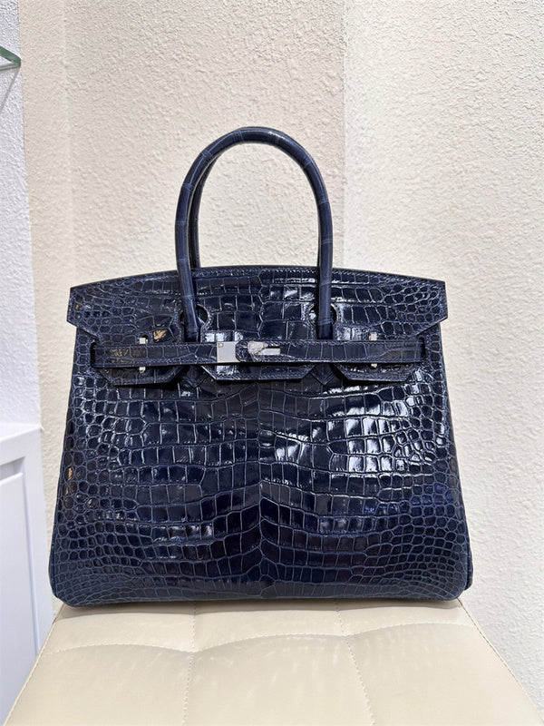 Refined carryall bag front view 25