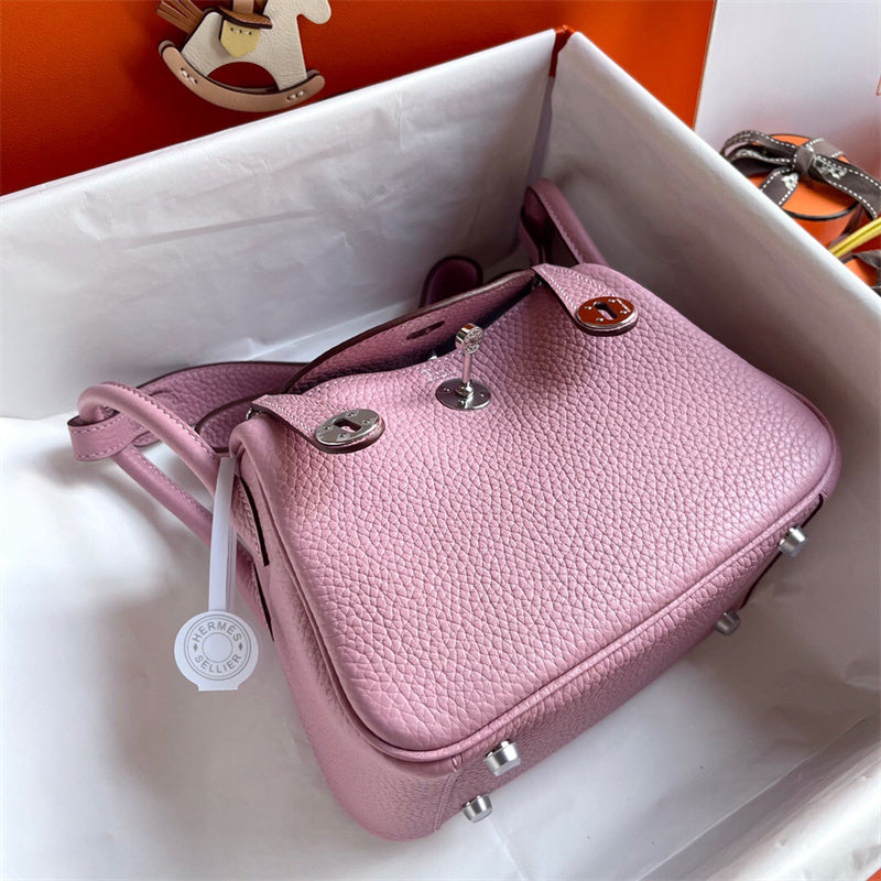  Refined handbag carried on shoulder 22