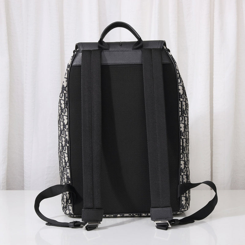 Styled lifestyle shot of premium everyday-luxe women's handbag – women's luxury accessory