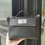  sophisticated shopper bag styled with outfit 12