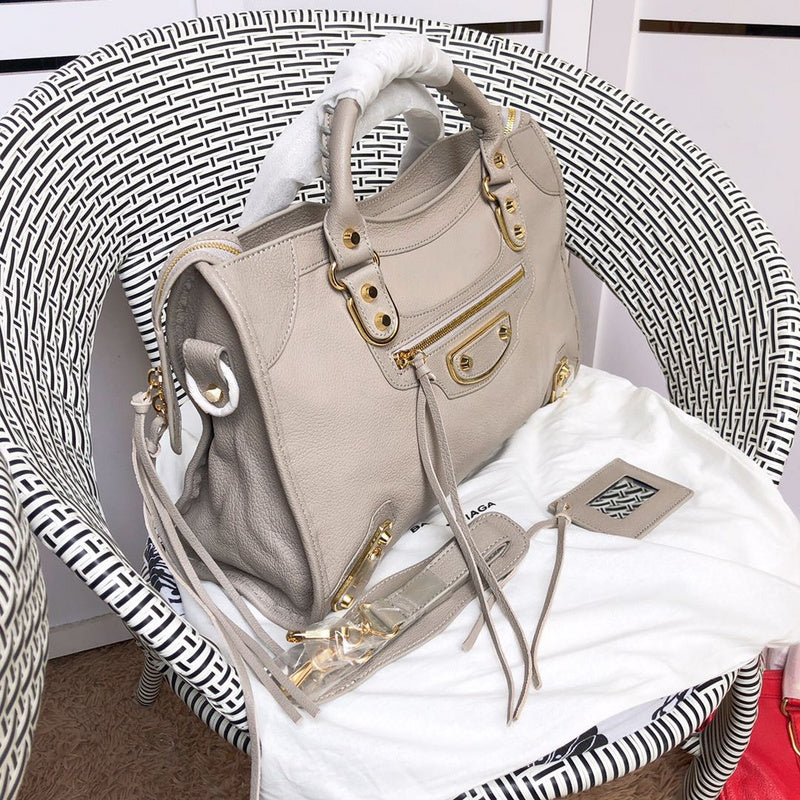 Side profile of everyday-luxe elevated women's handbag – women's luxury accessory