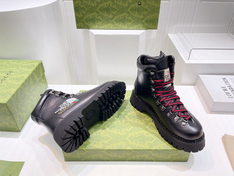 Side profile of Gucci classic monochrome sneakers cushioned comfort fit