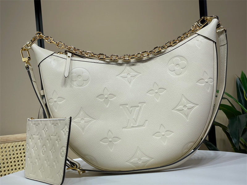  Streamlined everyday bag front view