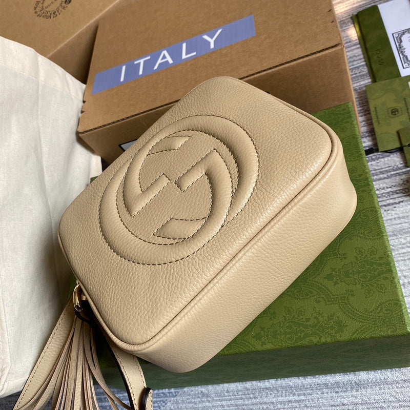 Handle and strap detail of signature premium women's handbag – women's everyday handbag