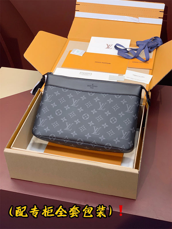  Modern handbag carried on shoulder 16
