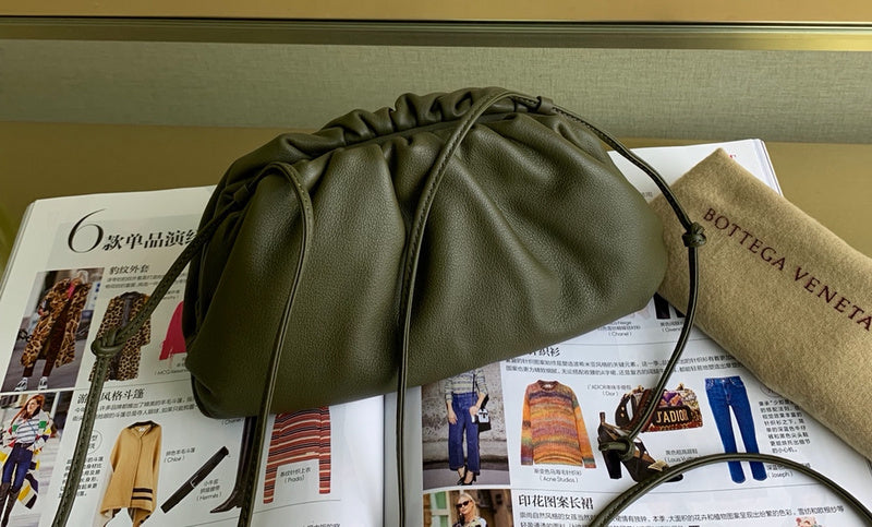Structured Faux Leather Handbag - Chic Everyday Appeal | Women's Luxury Handbag #1737 - texture close-up (image 9) of designer-inspired handbag