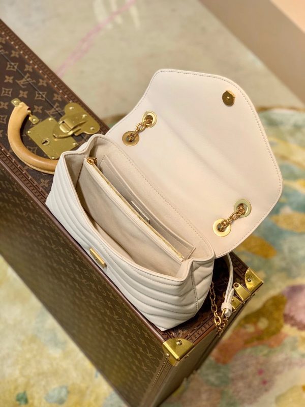 Handle and strap detail of refined elevated women's handbag – women's luxury accessory