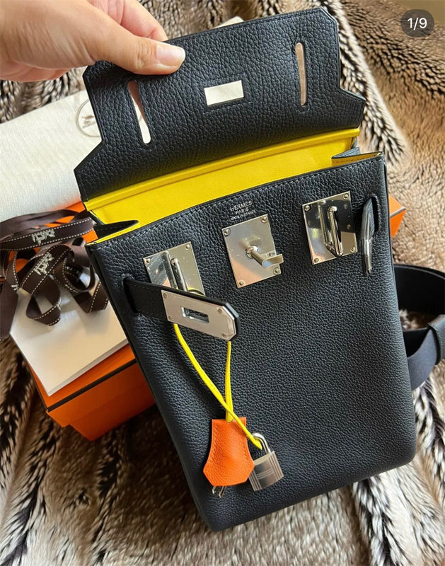  timeless tote bag detail view showing craftsmanship