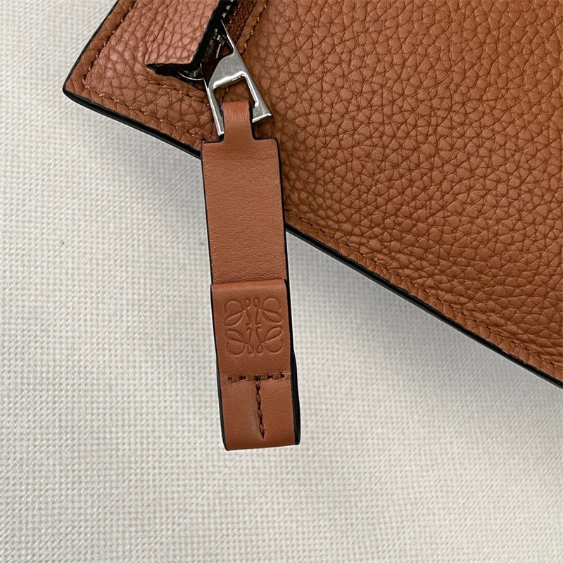 Ziva's Charm handbag – carry view (29.5cm*6.5cm*20.5cm)