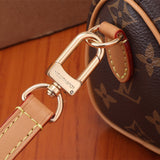  Signature tote bag front view 7