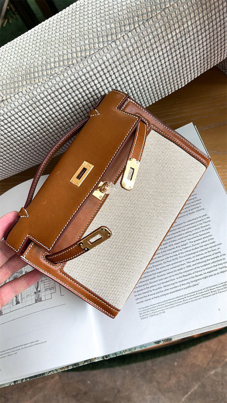  structured bag close-up of hardware and finish
