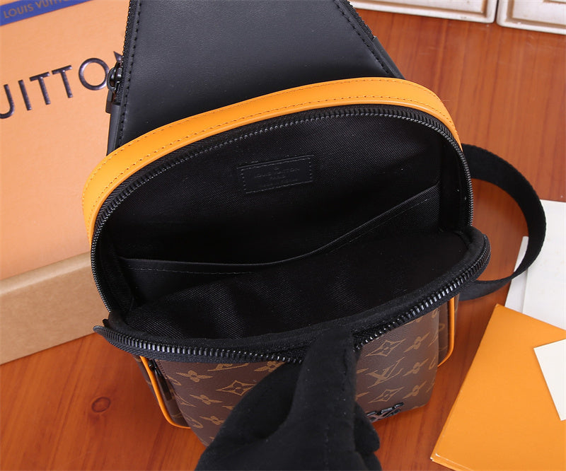  shoulder bag interior and compartment view 9