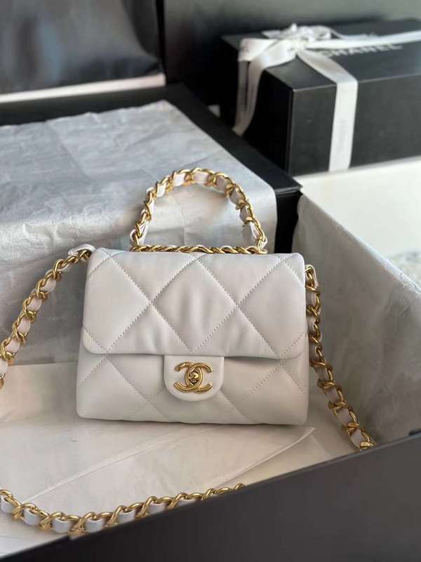 Zivas Charm Refined Structure Everyday Handbag (Elevated Daily Companion) – Detail View