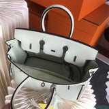  Tailored shoulder bag front view 7