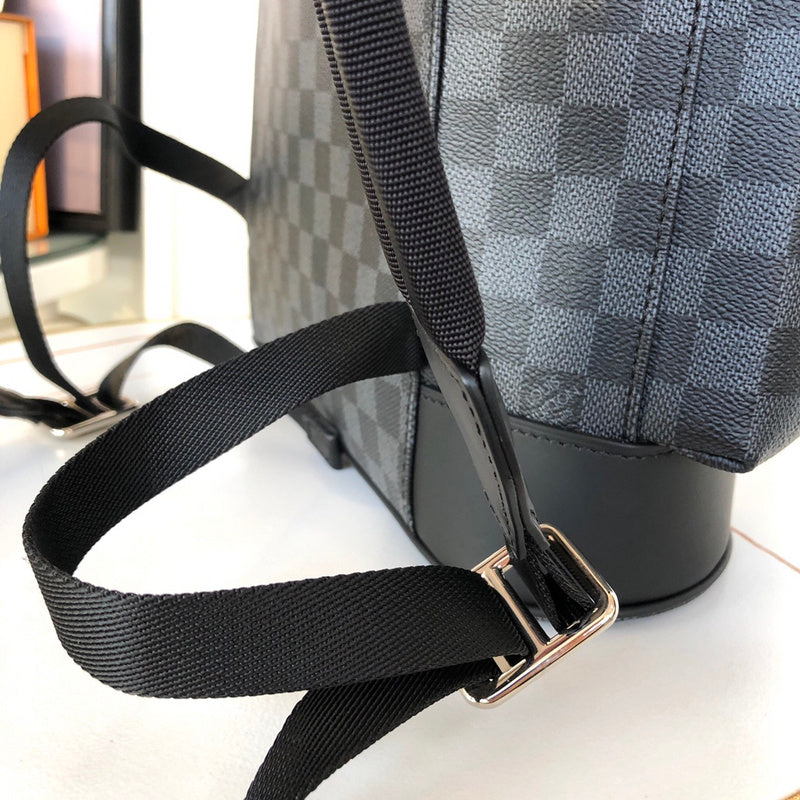 Handle and strap detail of chic everyday-luxe women's handbag – women's statement bag