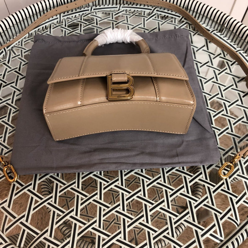 Handle and strap detail of modern sleek women's handbag – women's luxury accessory