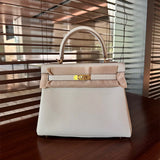  Chic tote bag front view