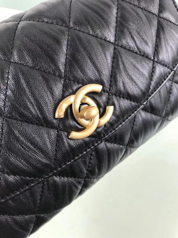 Zivas Charm Modern Edge Fashion Handbag (Versatile Style Statement) – Close-Up Detail