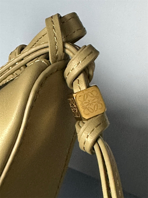 Ziva's Charm handbag – full view (28cm*17cm*9.5cm)