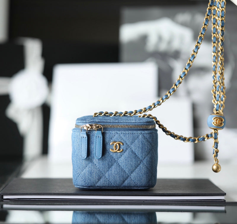  women's handbag, compact design, view 3