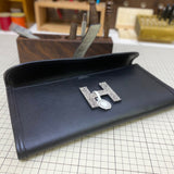 Fluid handbag styled for everyday wear