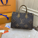  Tailored crossbody bag front view