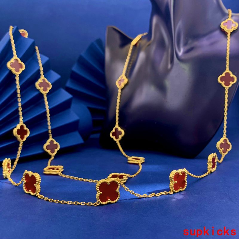 Close-up detail view of Van Cleef & Arpels unisex jewelry piece