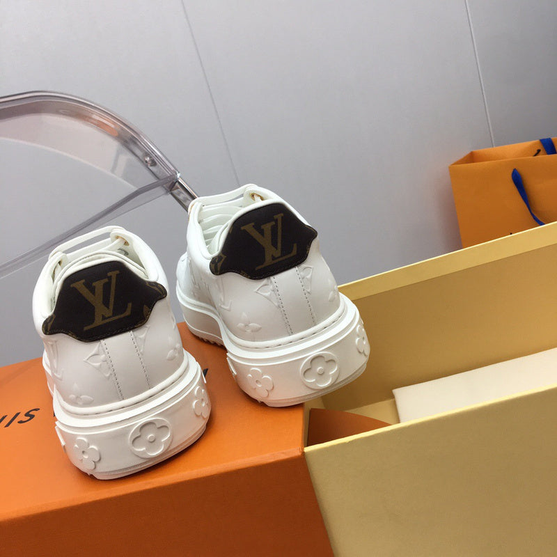 Louis Vuitton shoes Style 325 - top view showing design