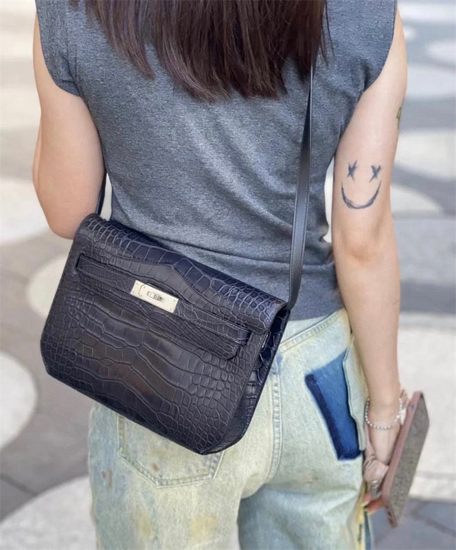  Classic everyday bag front view 7