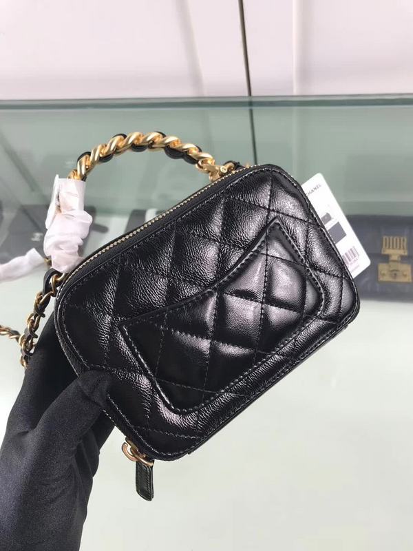 Zivas Charm Refined Structure Fashion Handbag (Signature Shape & Finish) – Detail View