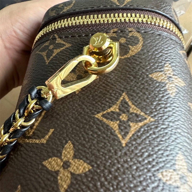  classic shoulder bag styled with outfit
