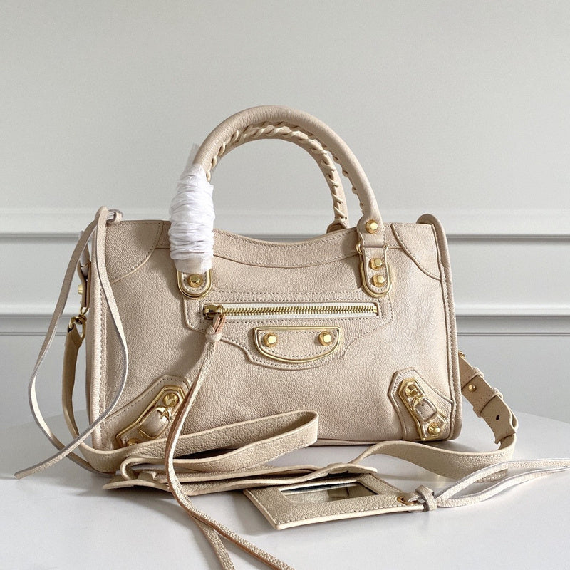 Zivas Charm Sleek Silhouette Statement Handbag (Premium Everyday Carry) – Lifestyle Shot