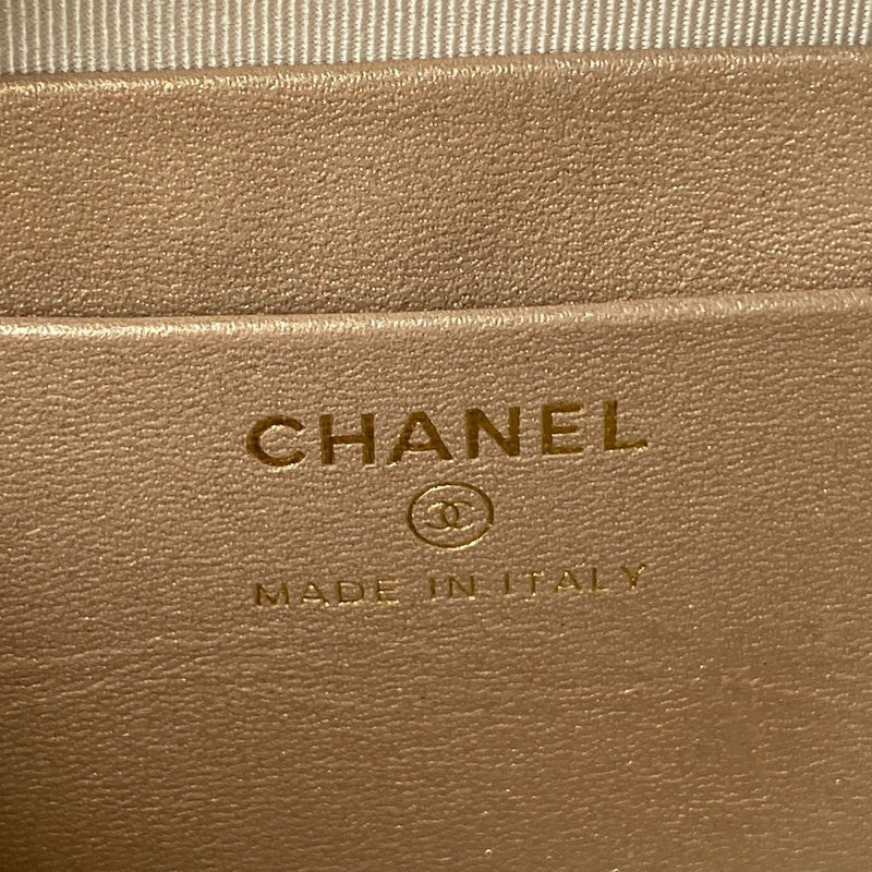  handbag, compact everyday style, image 4