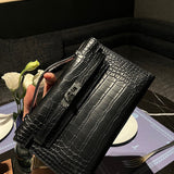  Versatile shoulder bag carried on shoulder